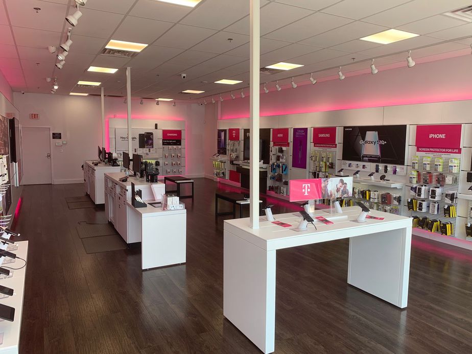  Interior photo of T-Mobile Store at Jefferson Davis Hwy & Spotsylvania, Fredericksbrg, VA 