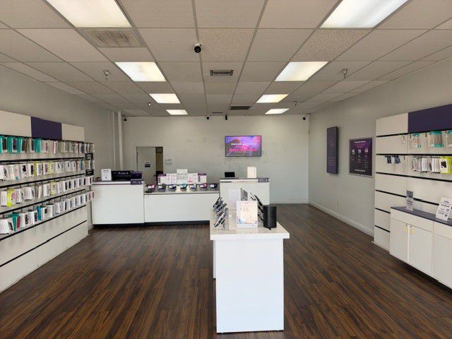 Metro by T-Mobile 3531 Ambassador Caffery Pkwy - 3531 Ambassador Caffery Pkwy 