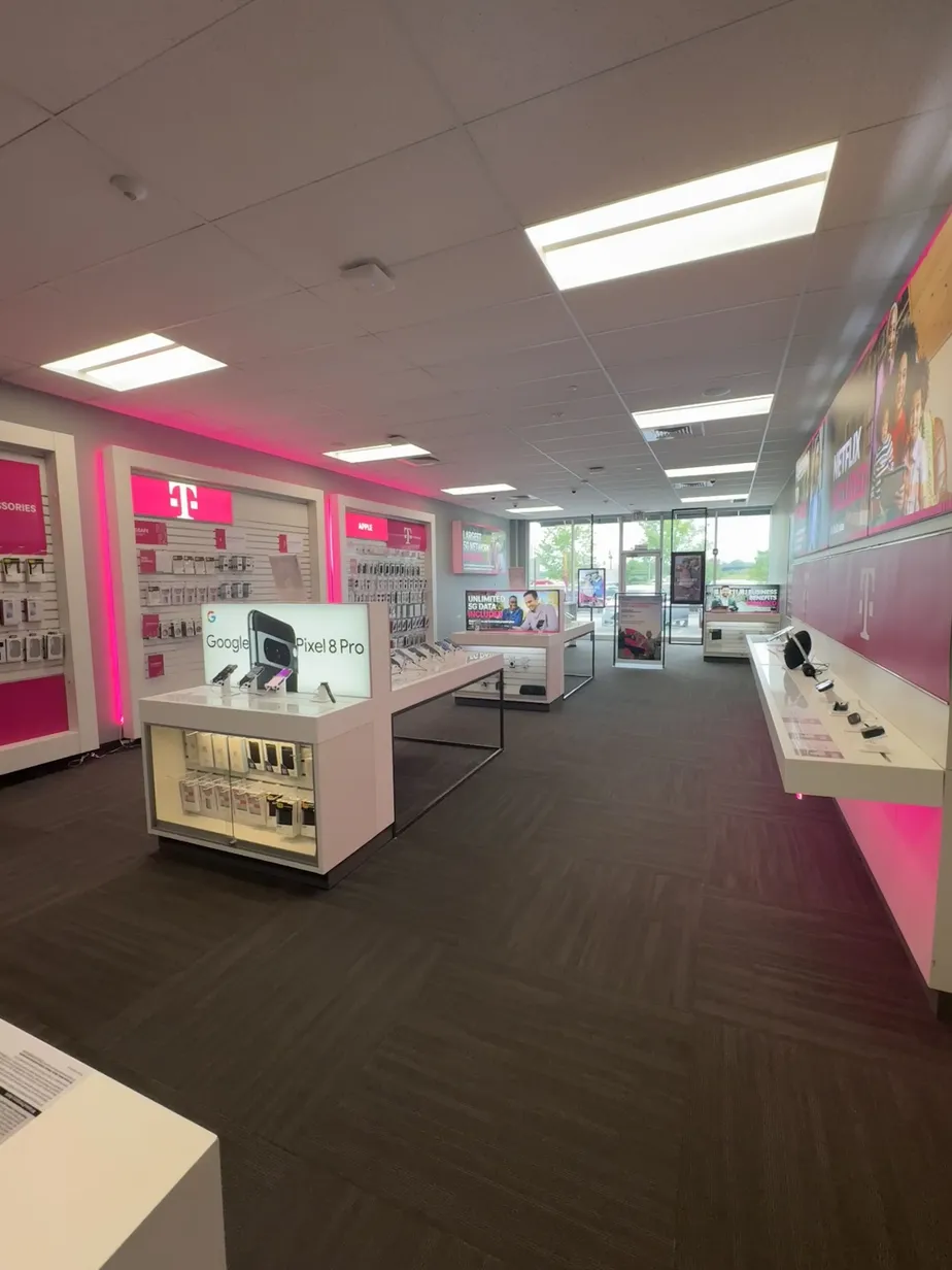  Interior photo of T-Mobile Store at Ashland Commons, Ashland, OH 