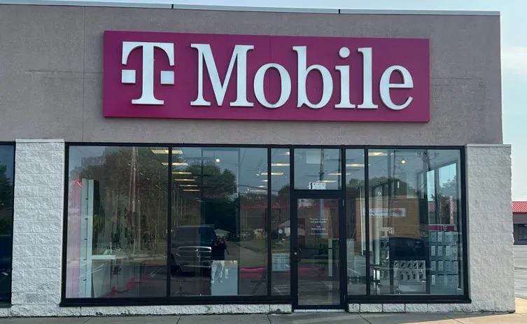  Exterior photo of T-Mobile Store at Oberlin Ave & Meister Road, Lorain, OH 