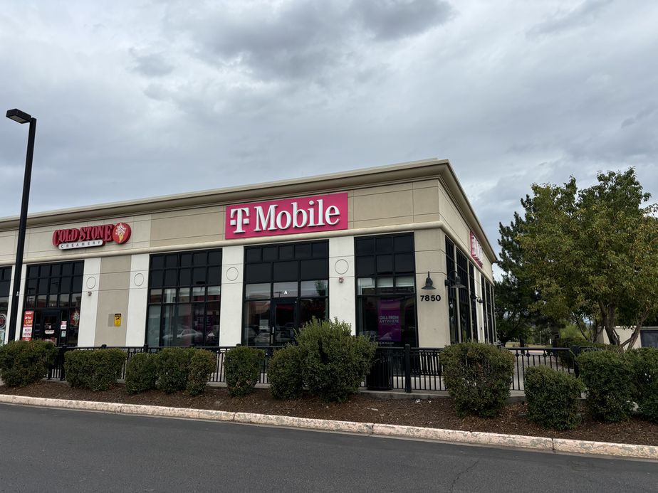 Exterior photo of T-Mobile Store at Alameda & Wadsworth, Lakewood, CO