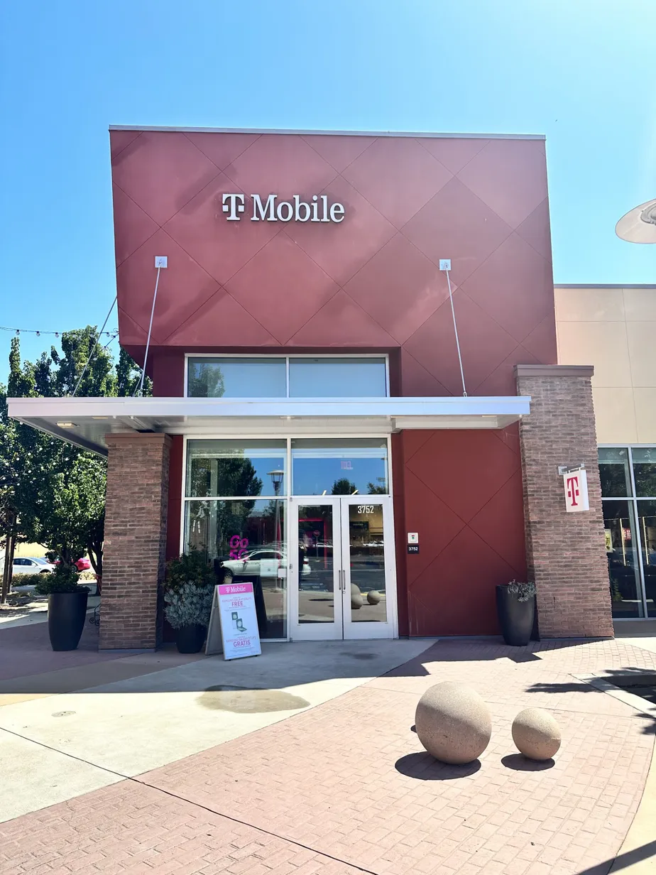 Exterior photo of T-Mobile Store at Fallon Rd & Dublin Blvd, Dublin, CA