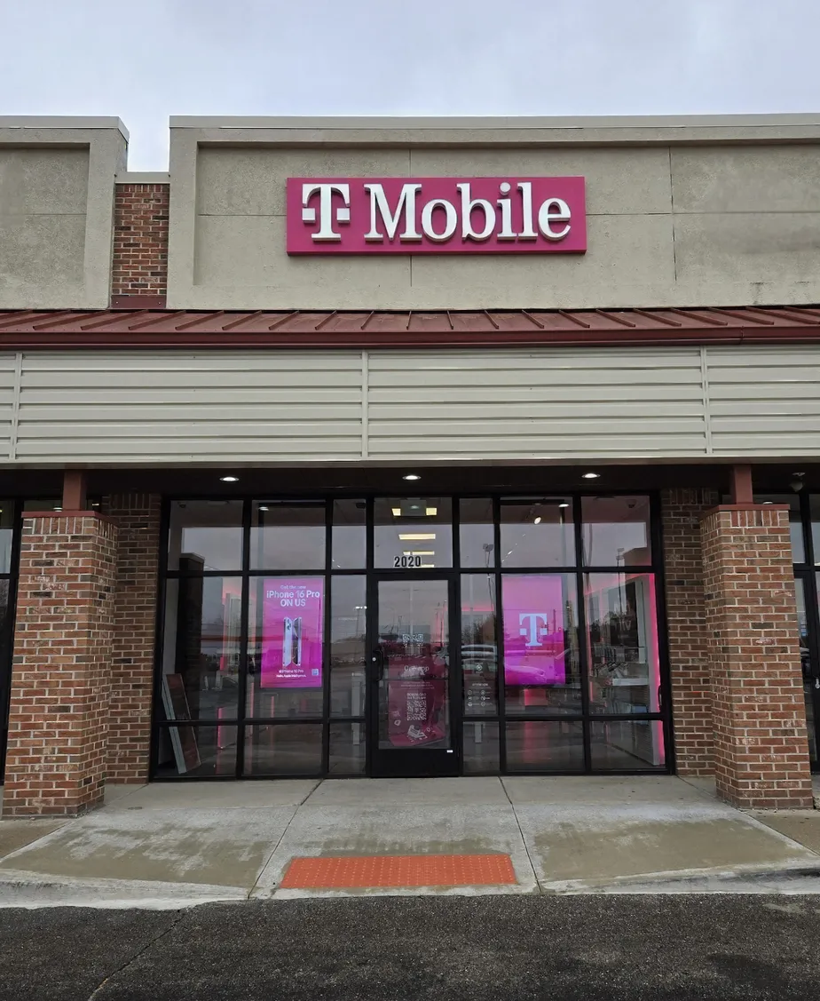  Exterior photo of T-Mobile Store at Goshen Commons, Goshen, IN 