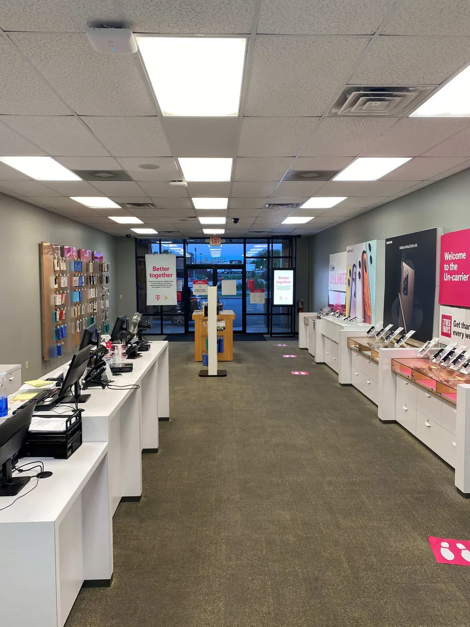 Interior photo of T-Mobile Store at Siemers Dr & Campster Dr, Cape Girardeau, MO