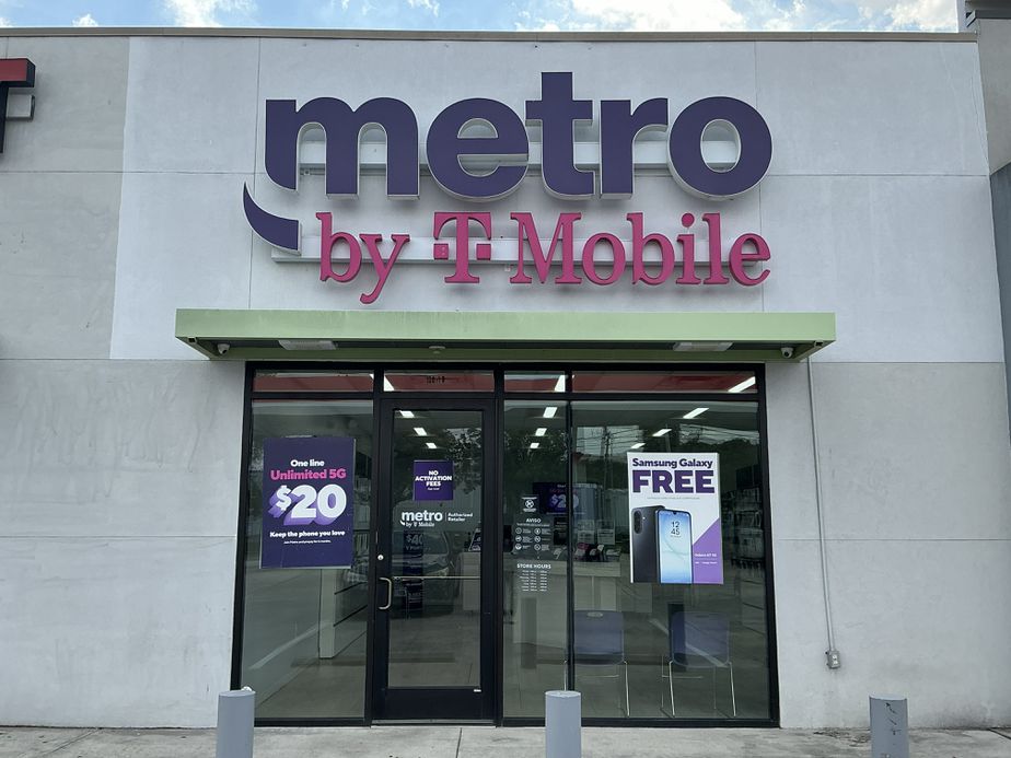 Metro by T-Mobile 12011 Alief Clodine Rd - 12011 Alief Clodine Rd 