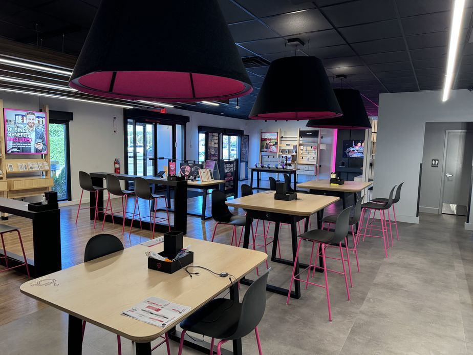 Interior photo of T-Mobile Store at N Green River Rd & Plz E Blvd, Evansville, IN