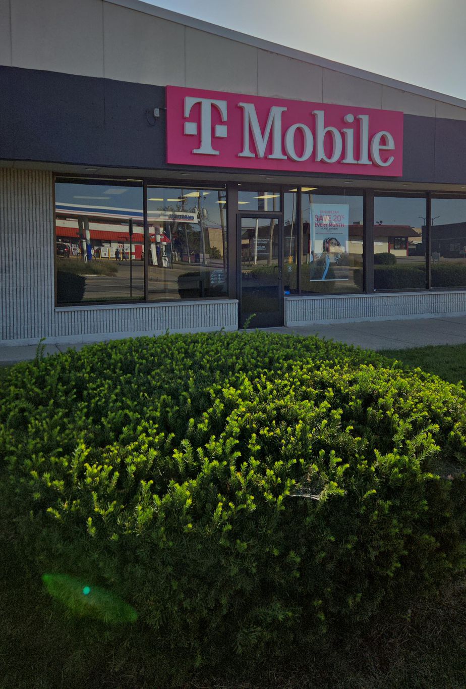 Exterior photo of T-Mobile Store at Philo Rd & E Florida Ave, Urbana, IL