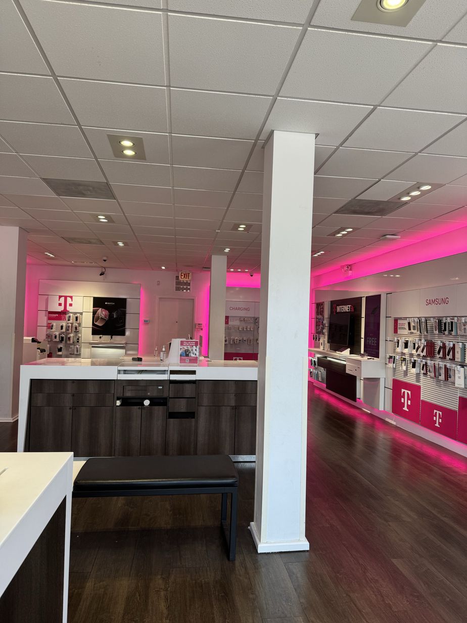 Interior photo of T-Mobile Store at Roosevelt & Jefferson, Chicago, IL
