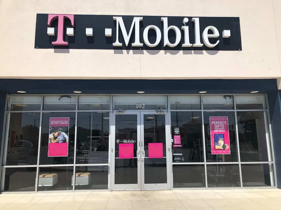 Exterior photo of T-Mobile store at Ww White Rd. & Rigsby Ave., San Antonio, TX
