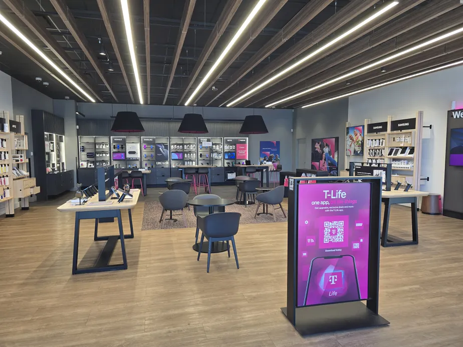  Interior photo of T-Mobile Store at US Hwy 22 & W Chestnut, Union, NJ 