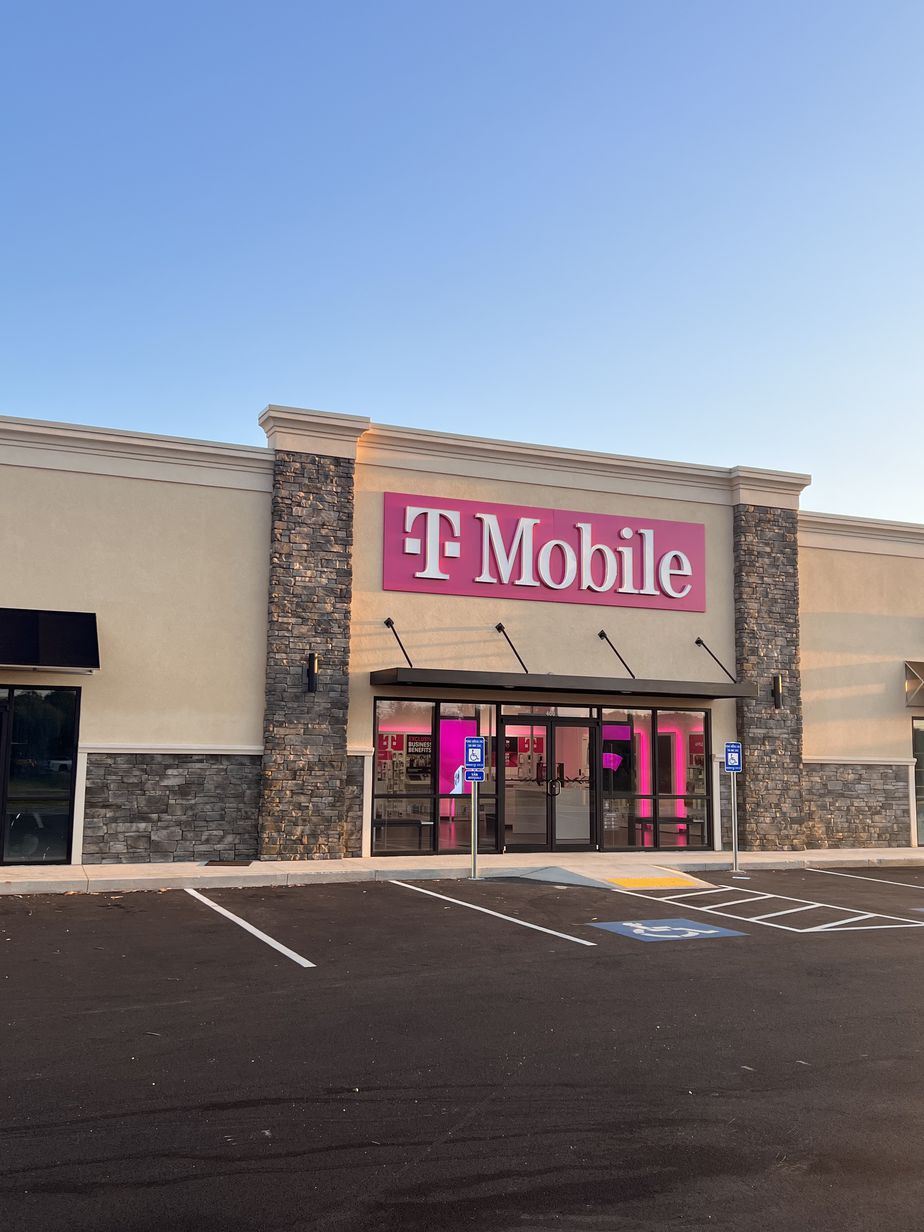 Exterior photo of T-Mobile Store at Hwy 96 & Butten Dr, Bonaire, GA