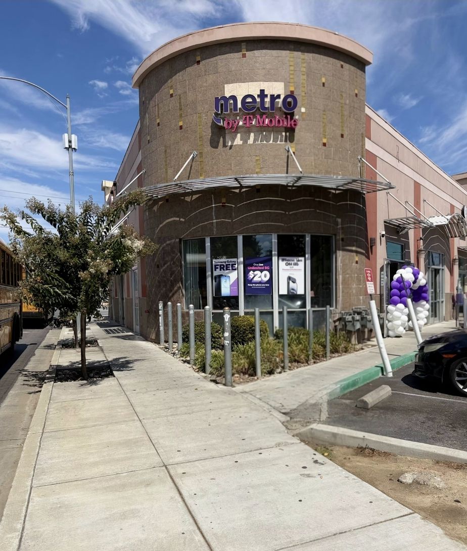 Metro by T-Mobile 226 W Alma Ave - 226 W Alma Ave 