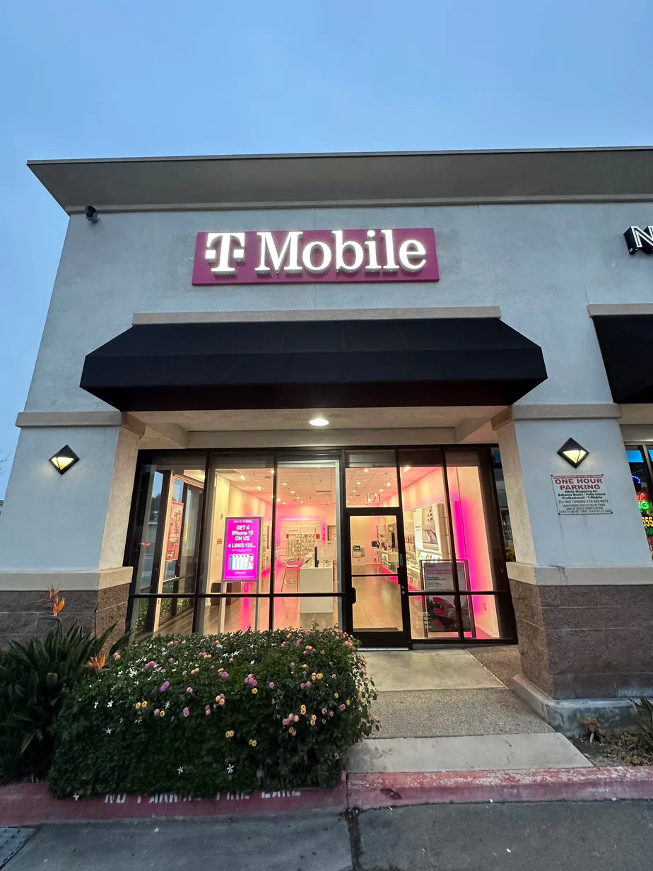  Exterior photo of T-Mobile Store at Beach & Talbert, Huntington Beach, CA 