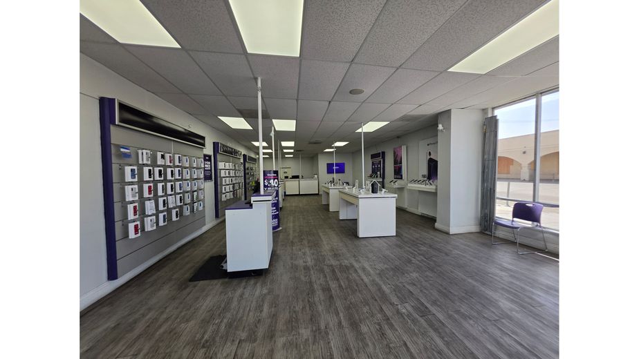 Metro by T-Mobile 102 E 2nd St - 102 E 2nd St 