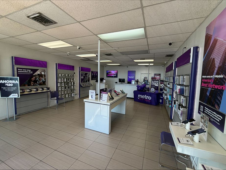 Metro by T-Mobile 13250 West Van Buren Street - 13250 West Van Buren Street 
