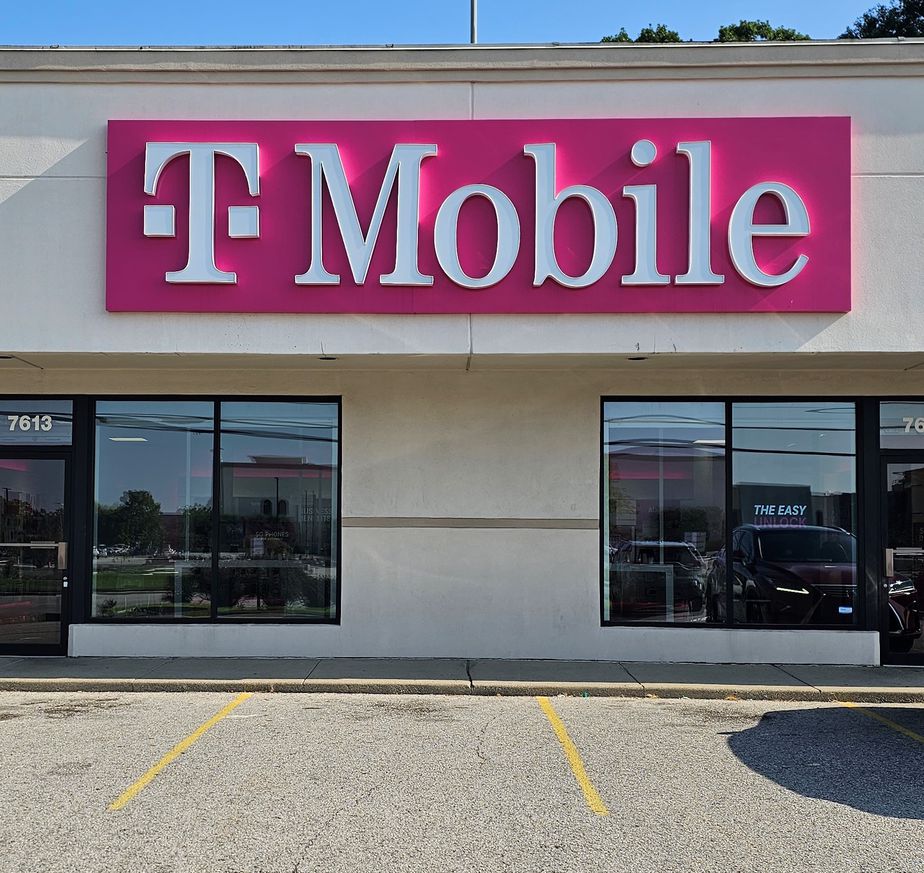 Exterior photo of T-Mobile Store at Shelbyville Rd & The Waterson, Louisville, KY