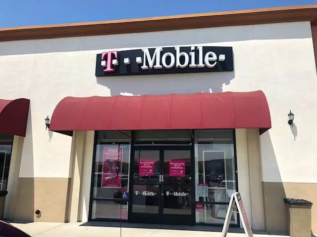 Exterior photo of T-Mobile store at Telegraph & Carmenita, Whittier, CA