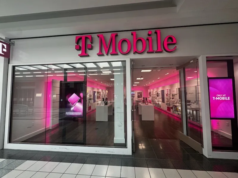  Exterior photo of T-Mobile Store at Glenbrook Square, Fort Wayne, IN 