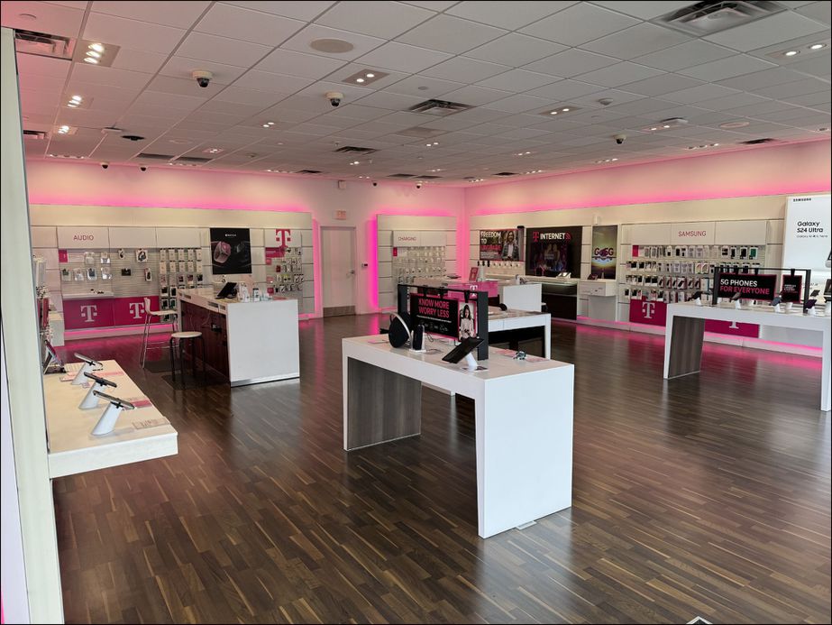 Interior photo of T-Mobile Store at Brookhurst & Warner, Fountain Valley, CA