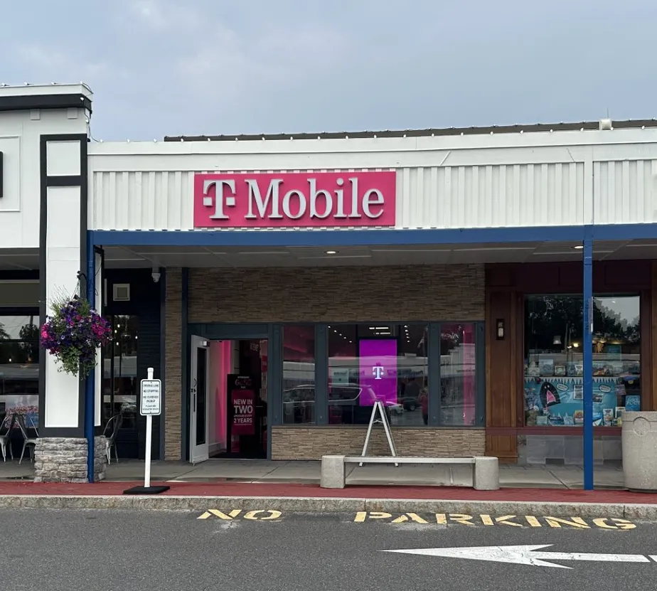  Exterior photo of T-Mobile Store at Stuyvesant Plaza, Albany, NY 