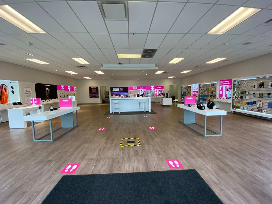 Foto del interior de la tienda T-Mobile en Browning Ln & Kings Hwy, Brooklawn, NJ