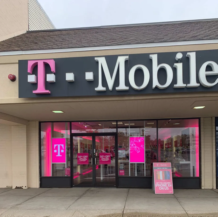 Exterior photo of T-Mobile store at S Broad St & Green Rd, Meriden, CT