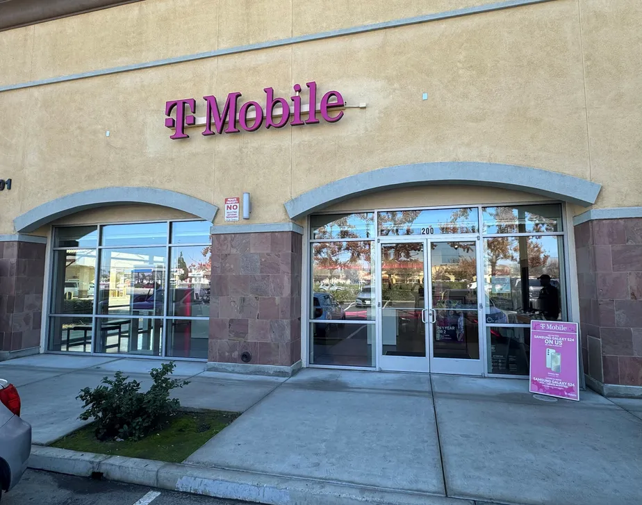  Exterior photo of T-Mobile Store at Panama & Wible, Bakersfield, CA 