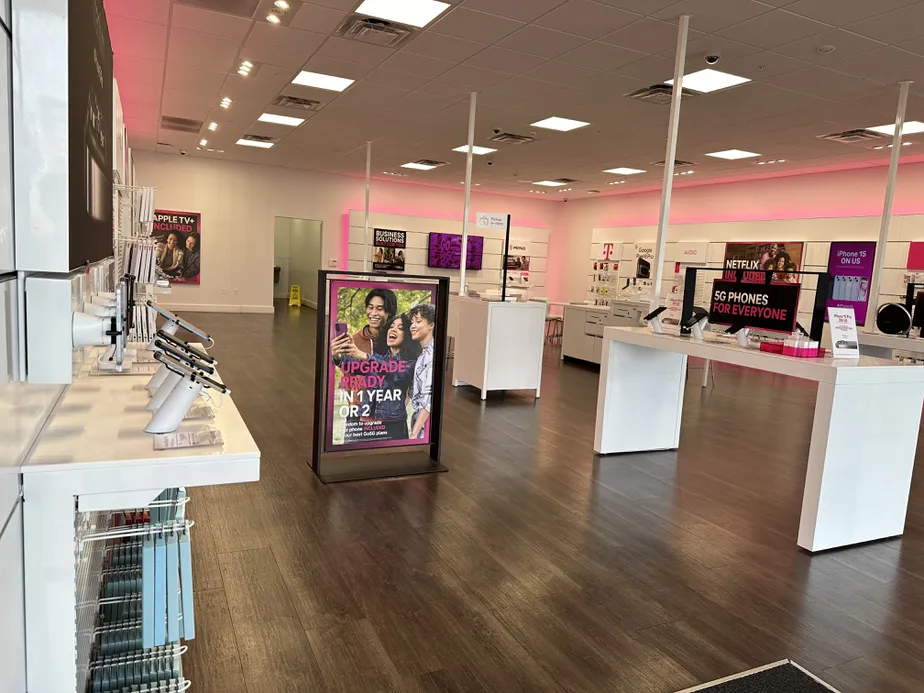  Interior photo of T-Mobile Store at Dale Rd - Trader Joe's Center, Modesto, CA 