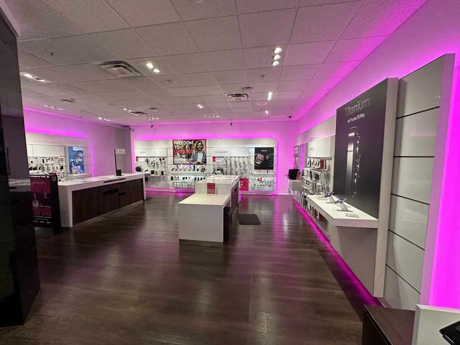  Interior photo of T-Mobile Store at Arrowhead Mall, Glendale, AZ 