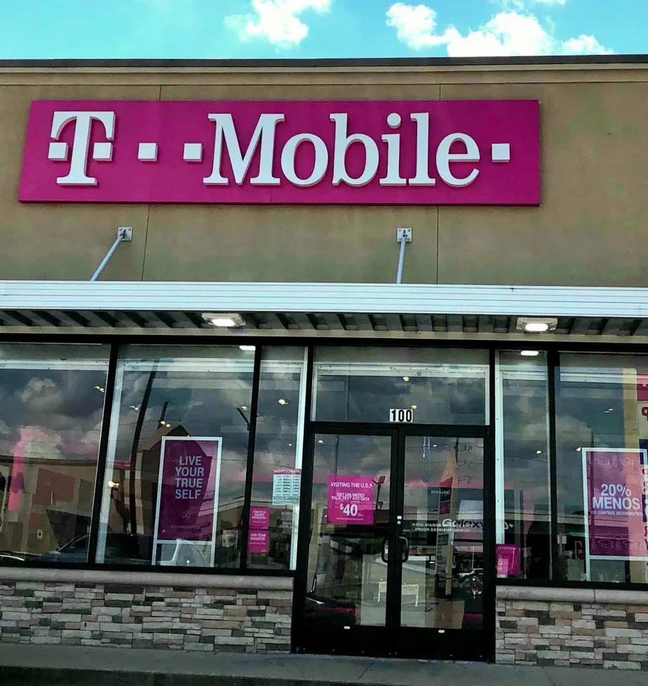 Exterior photo of T-Mobile store at Hwy 59 & W Bellfort, Houston, TX