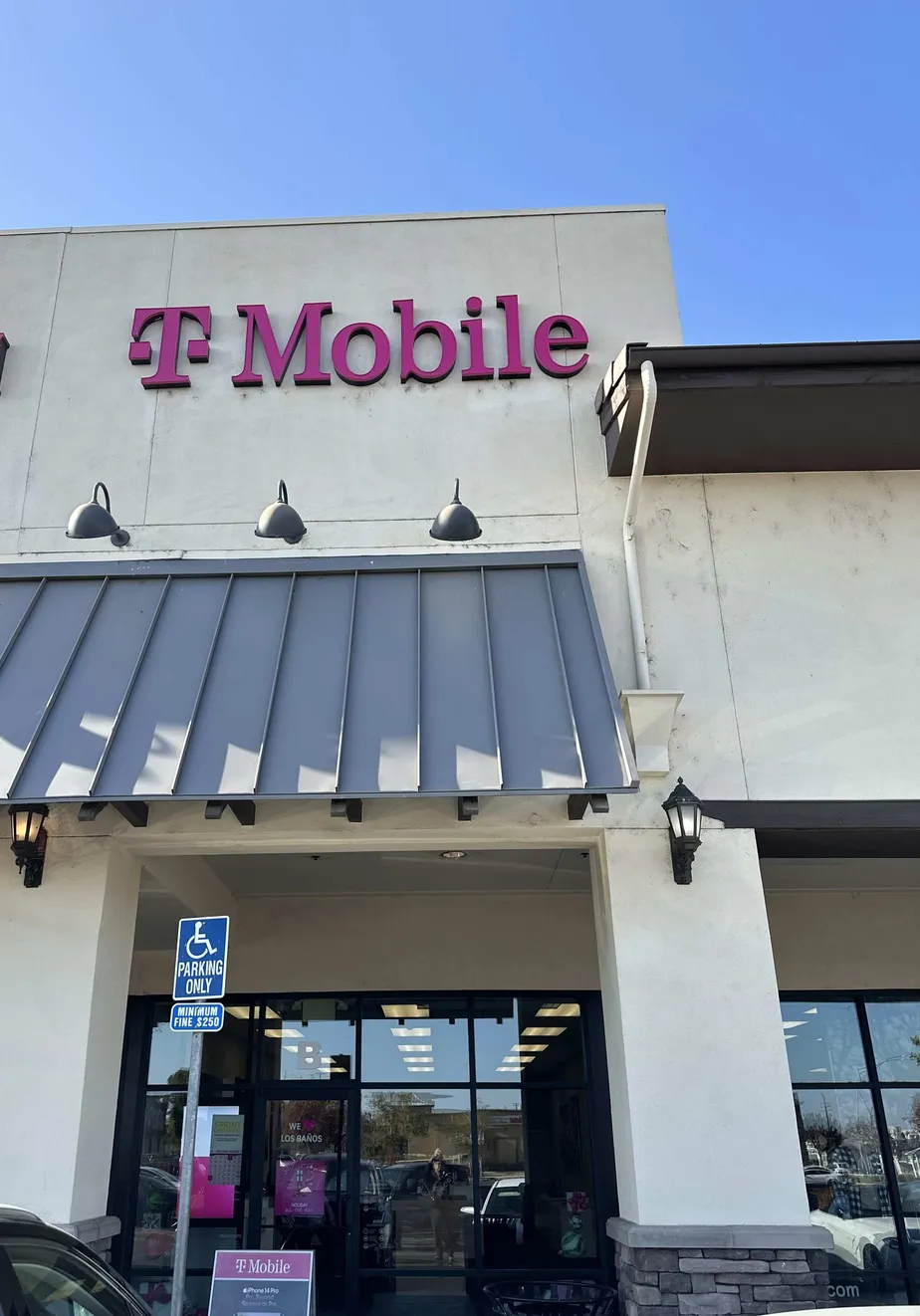 Exterior photo of T-Mobile Store at W Pacheco Blvd & Badger Flat Rd, Los Banos, CA