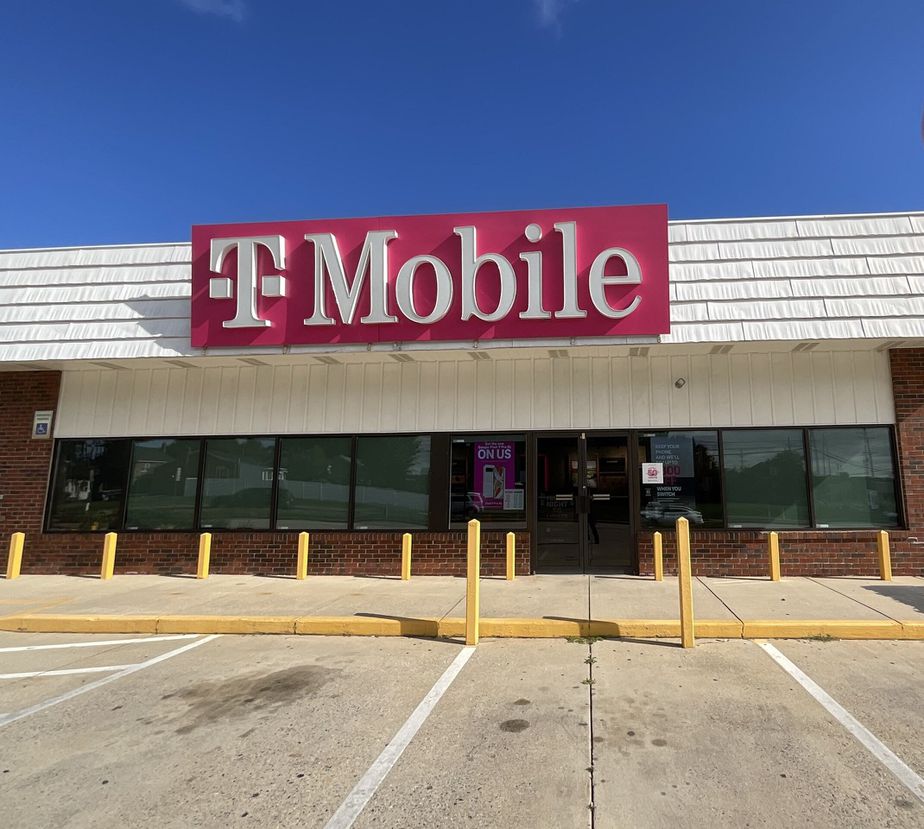 Exterior photo of T-Mobile Store at Maugans Avenue, Hagerstown, MD