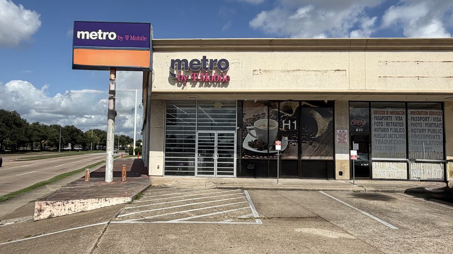 Metro by T-Mobile 6811 S Gessner Rd - 6811 S Gessner Rd 