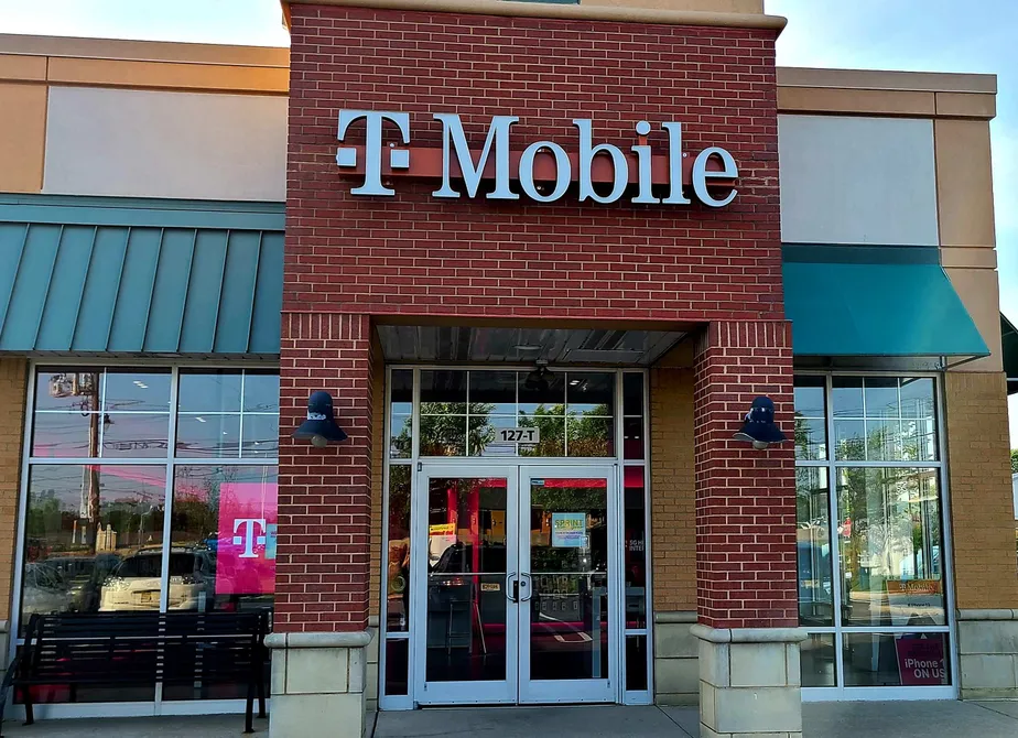 Exterior photo of T-Mobile Store at Rt 130 & Cinnaminson Ave, Cinnaminson, NJ