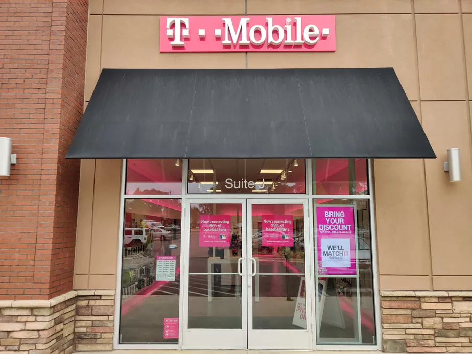  Exterior photo of T-Mobile store at Wilkinson Blvd & Main St, Belmont, NC 