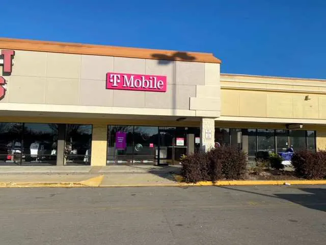 Exterior photo of T-Mobile store at N Brightleaf Blvd & Pinecrest St, Smithfield, NC