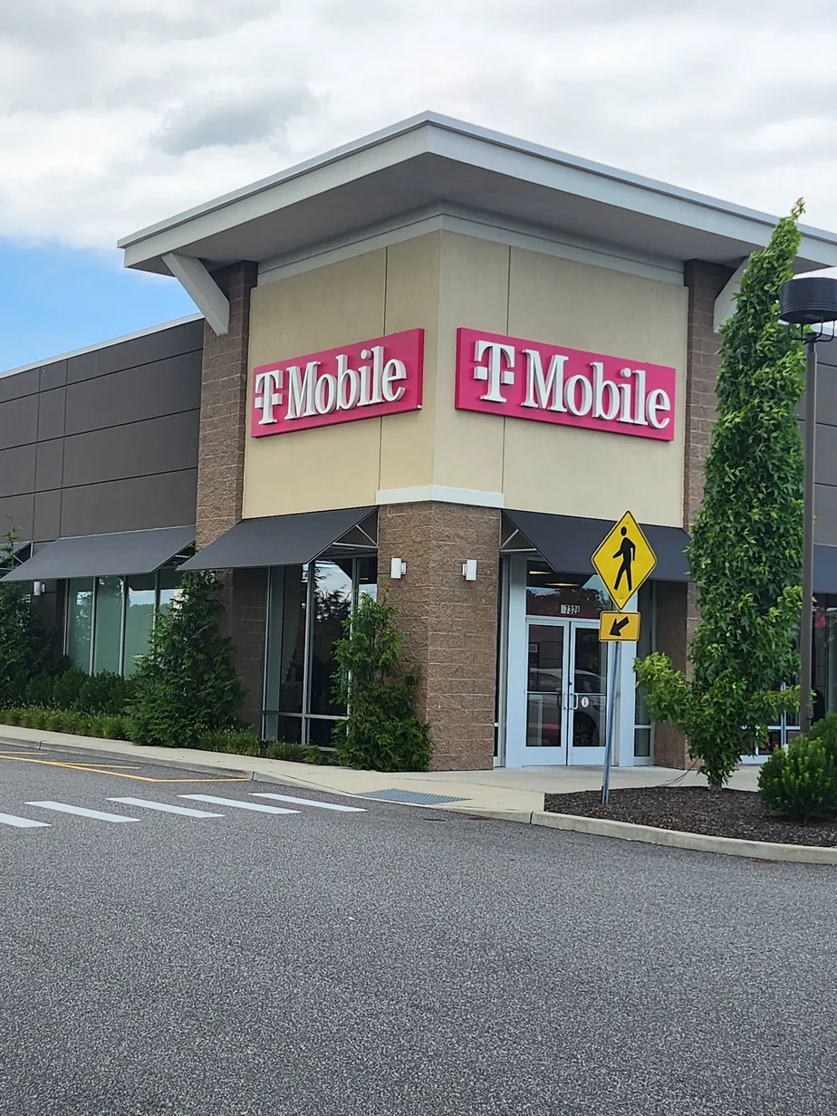  Exterior photo of T-Mobile Store at Old Country Rd & Kroemer Ave, Riverhead, NY 