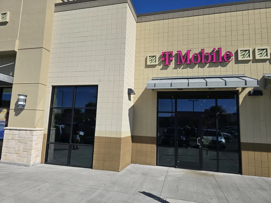  Exterior photo of T-Mobile Store at Laulani Village Shopping Ctr, Ewa Beach, HI 