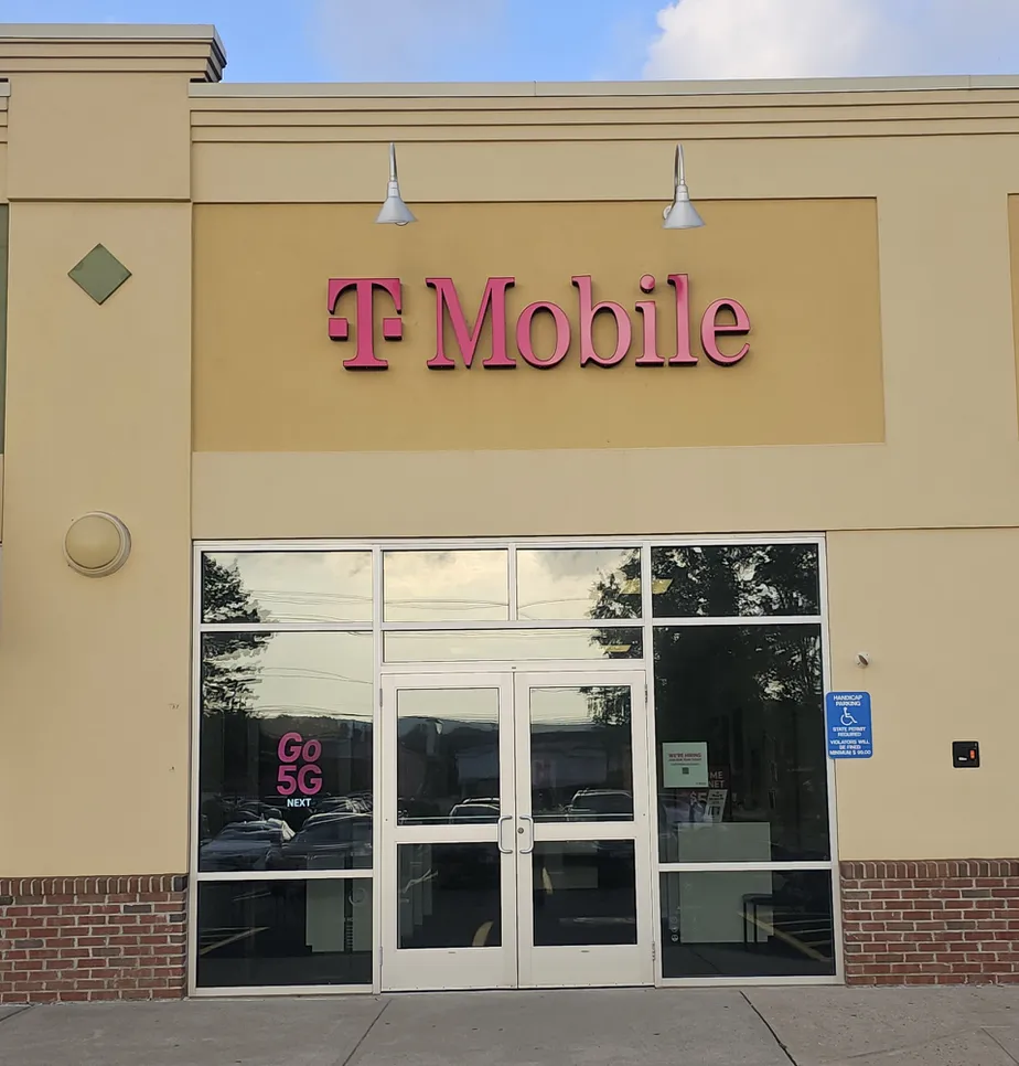  Exterior photo of T-Mobile Store at 365 Queen St, Southington, CT 