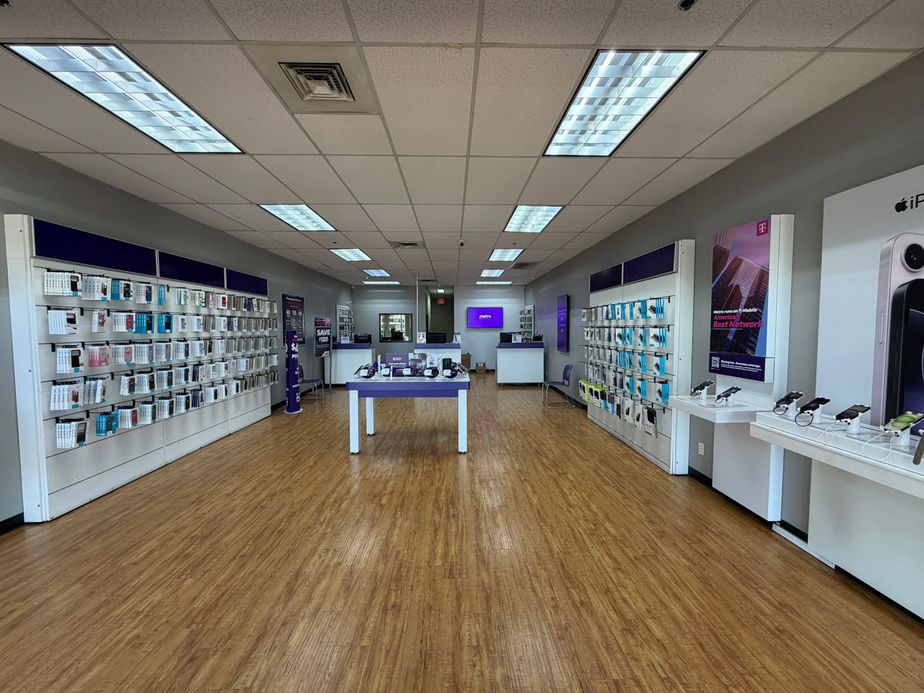 Metro by T-Mobile 4001 S Decatur Blvd - 4001 S Decatur Blvd 
