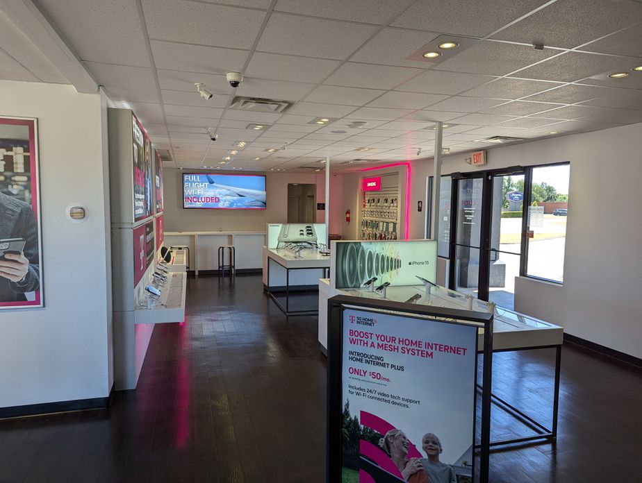 Interior photo of T-Mobile Store at I-40 and Garth Brooks, Yukon, OK