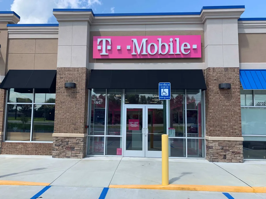 Exterior photo of T-Mobile store at Hwy 431 & S Railroad St, Phenix, AL