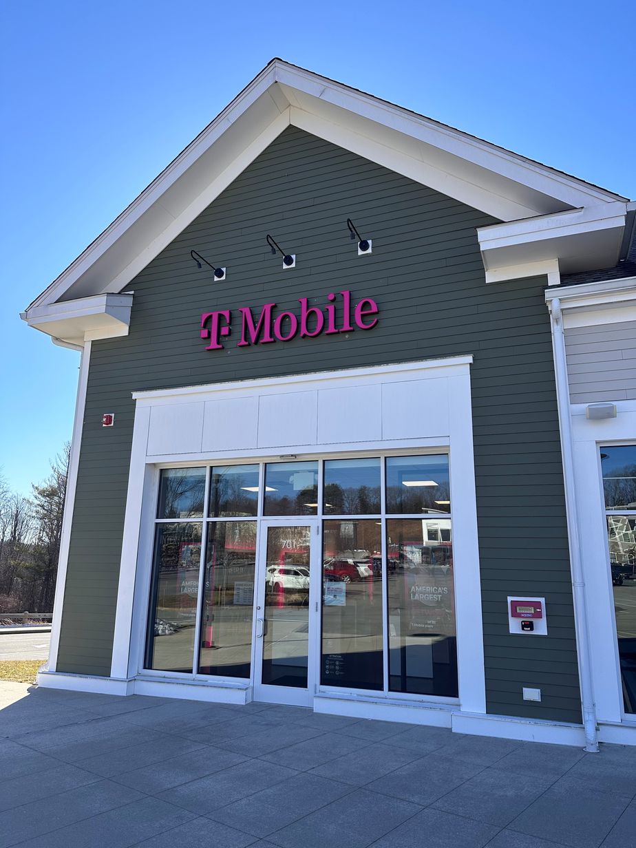 Exterior photo of T-Mobile Store at Constitution Ave & I 495 S, Littleton, MA