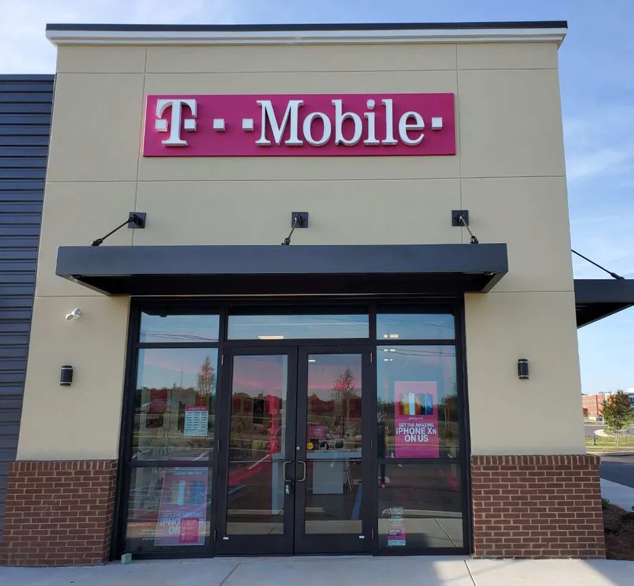  Exterior photo of T-Mobile store at Rangeline Rd & Halls Mill Rd, Mobile, AL 