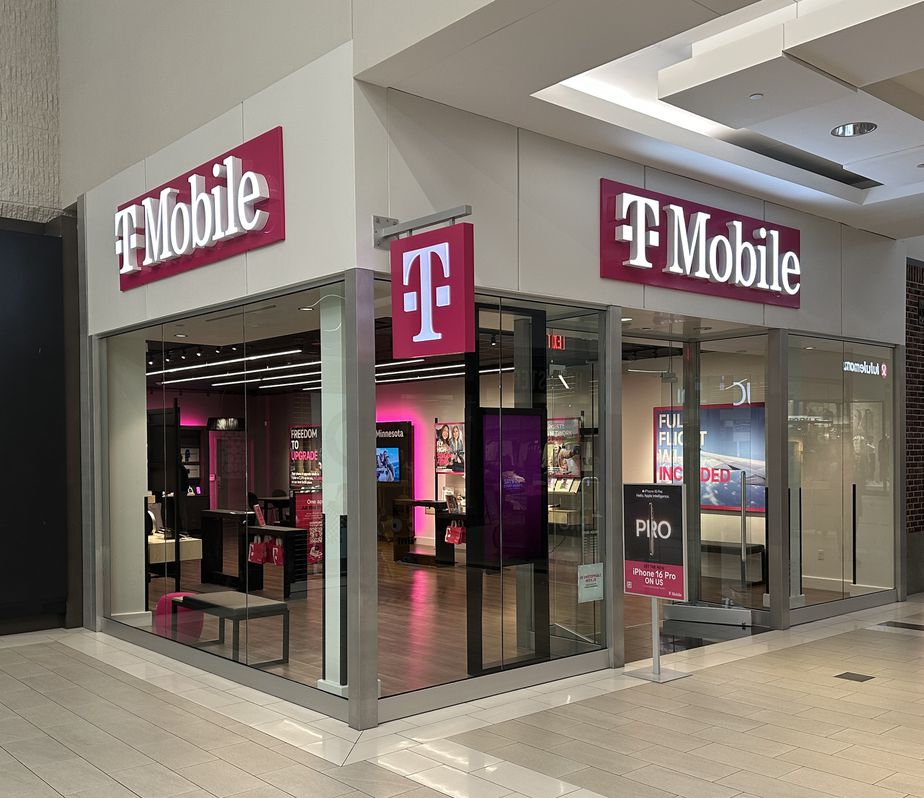 Exterior photo of T-Mobile Store at Apache Mall, Rochester, MN