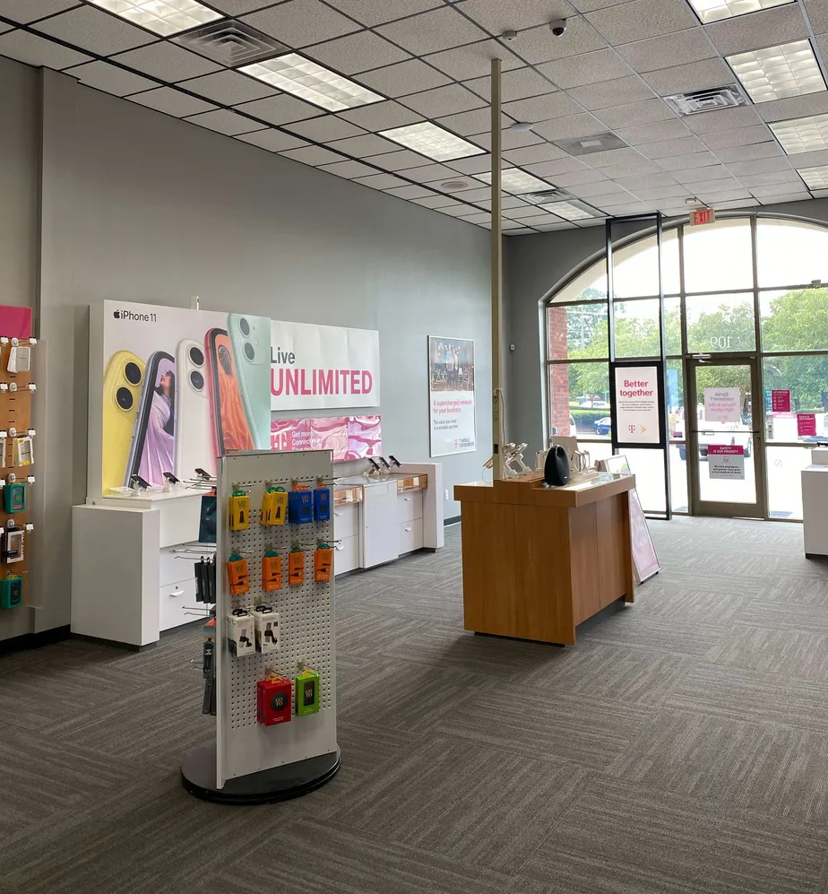  Interior photo of T-Mobile Store at Samet Dr & NC Highway 68 S, High Point, NC 