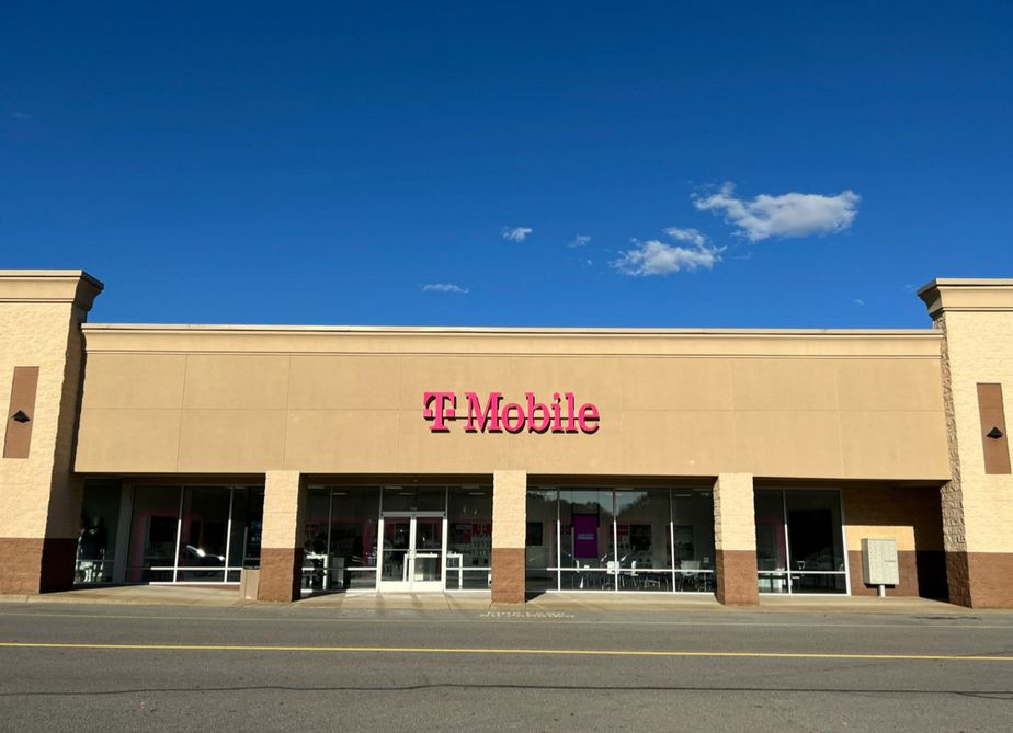 Exterior photo of T-Mobile Store at Beckley - Cranberry Creek, Beckley, WV