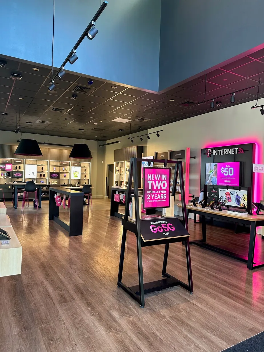 TMobile Providence Hwy & Legacy Blvd Dedham, MA