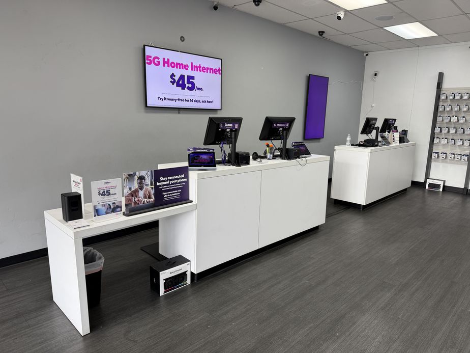 Metro by T-Mobile 1635 E 103rd St - 1635 E 103rd St 
