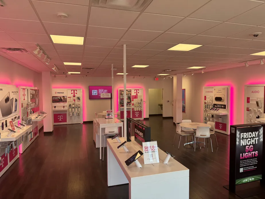  Interior photo of T-Mobile Store at US 395 & Canning Dr, Colville, WA 